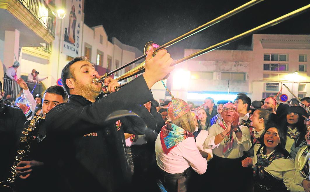 La infantería está formada por la Charanga de Música.