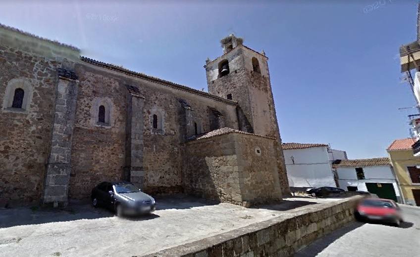 Iglesia parroquial de La Asunción de Alcuéscar en donde fue el funeral de los dos agentes.