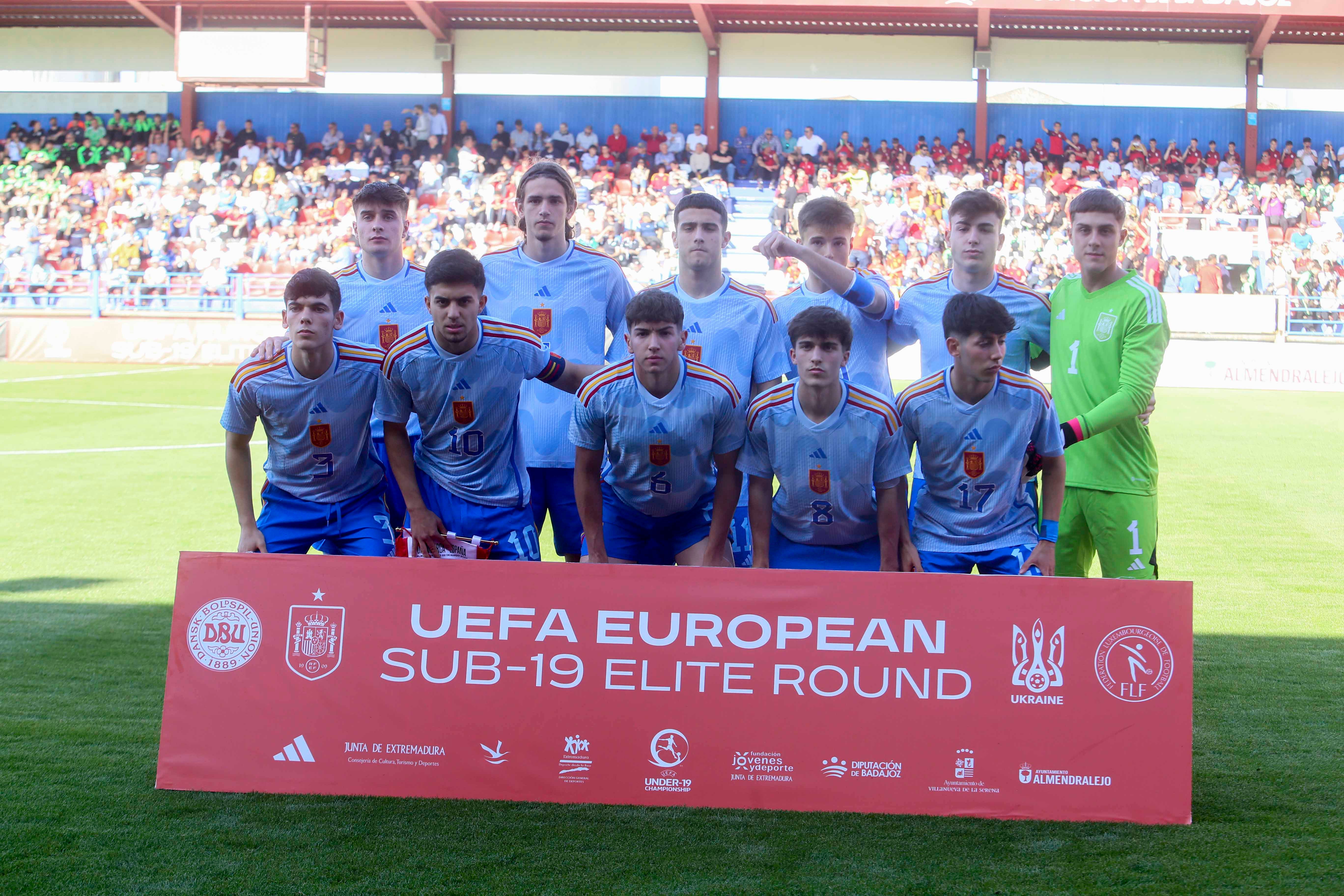 Empate sin goles entre España y Dinamarca en Almendralejo