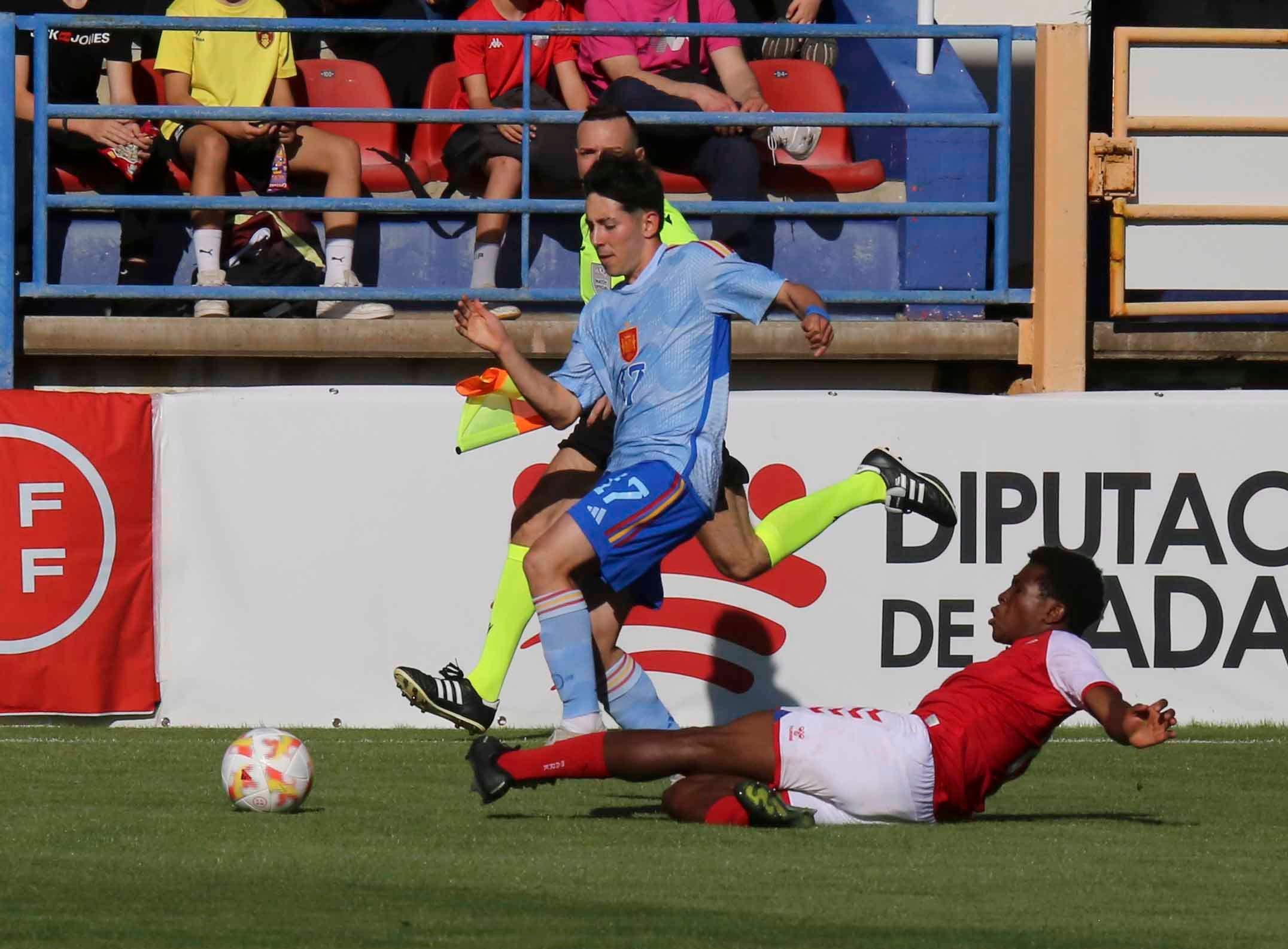 Empate sin goles entre España y Dinamarca en Almendralejo