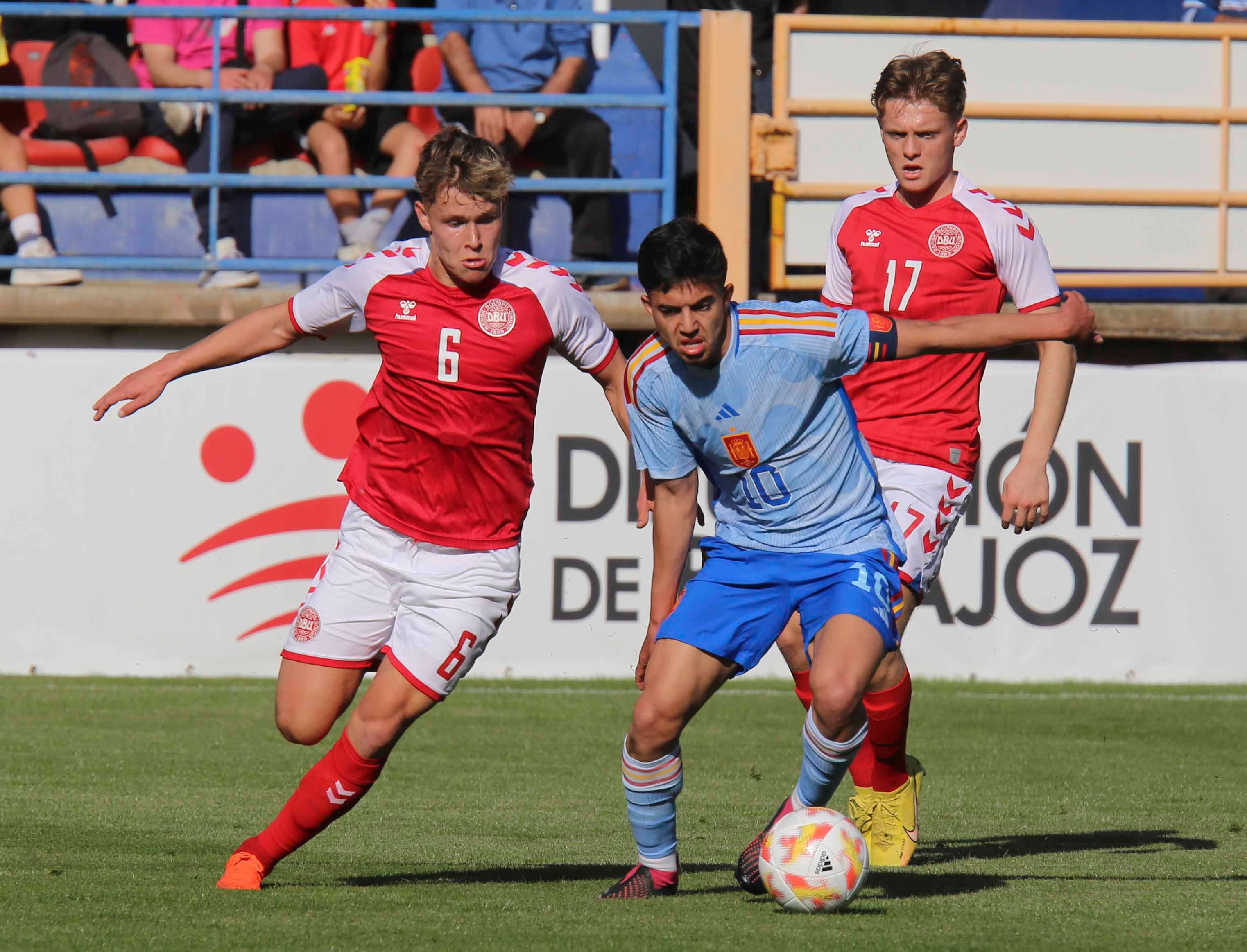 Empate sin goles entre España y Dinamarca en Almendralejo