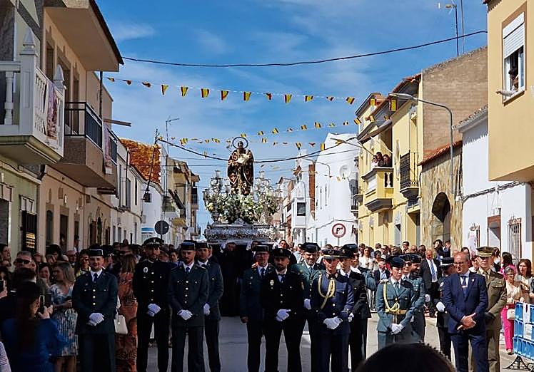 Imagen principal - Calamonte disfruta de unas multitudinarias fiestas de San José