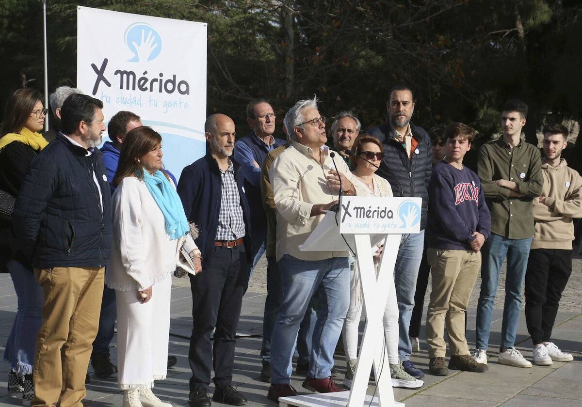 Miguel Valdés, siempre vinculado al PP, en la presentación de su partido el pasado 13 de marzo, al que ha llamado X Mérida