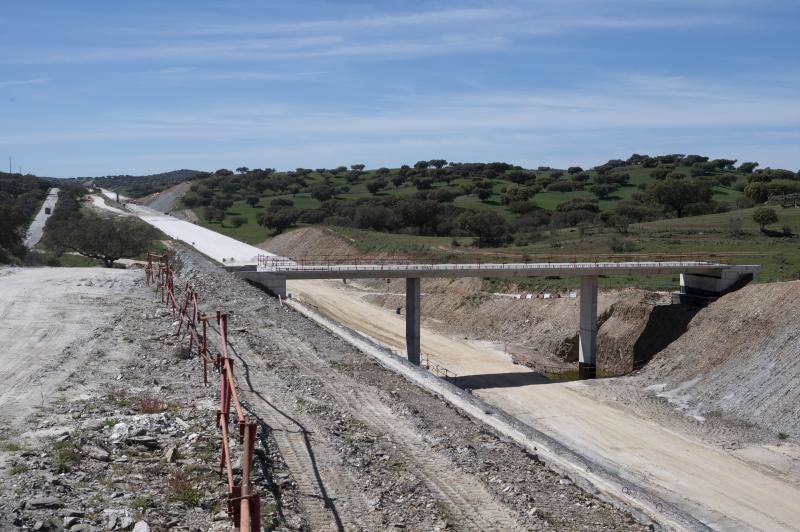 Las obras avanzan en paralelo a la carretera entre Elvas y Alandroal.