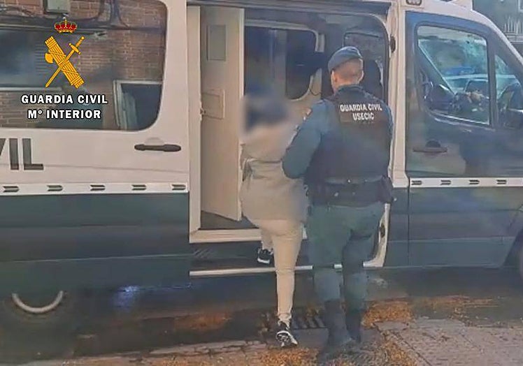 Detención de la cabecilla.