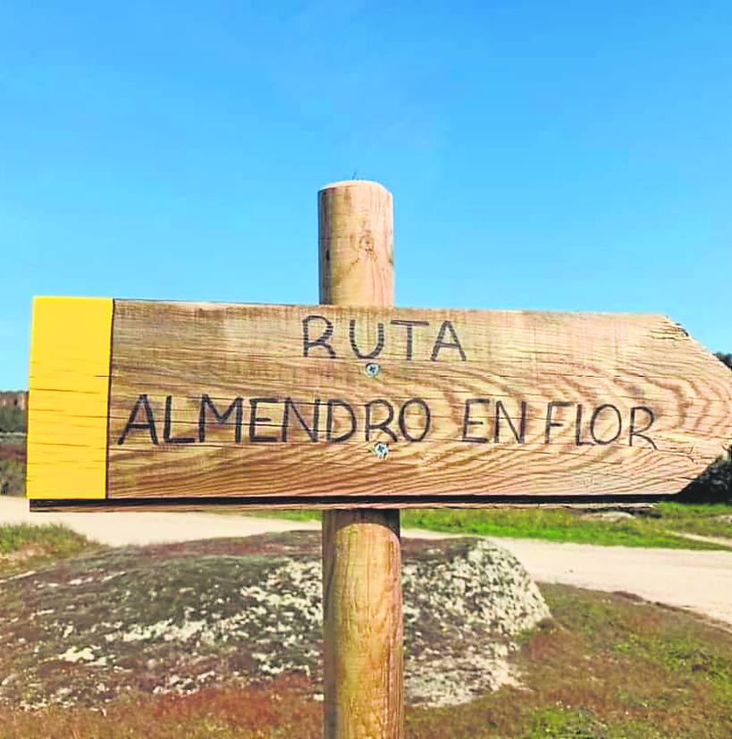 Señalización de una de las rutas senderistas que permiten contemplar paisajes