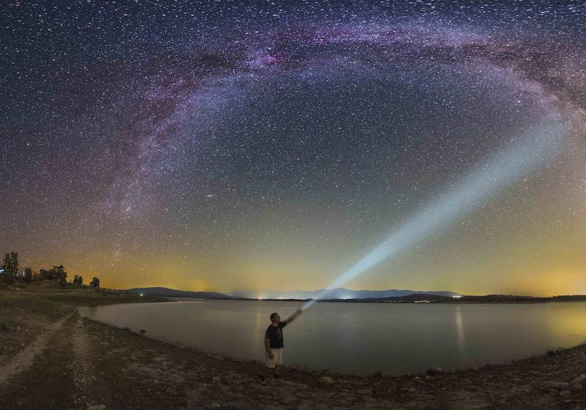 Observación astronómica desde el embalse de Gabriel y Galán.