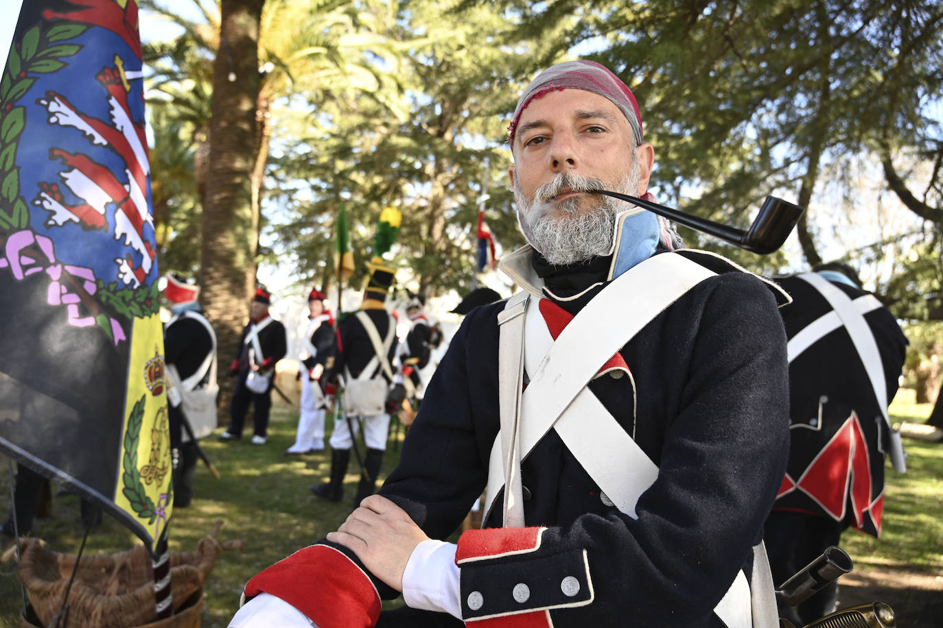 Un soldado de 1812 con un instrumento para fumar casi desaparecido en 2023: la pipa.