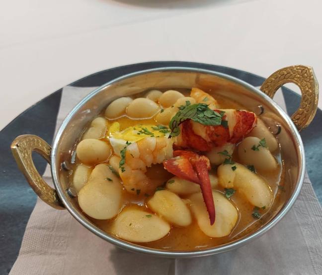 Judiones de Ávila con bogavante, de Homarus.