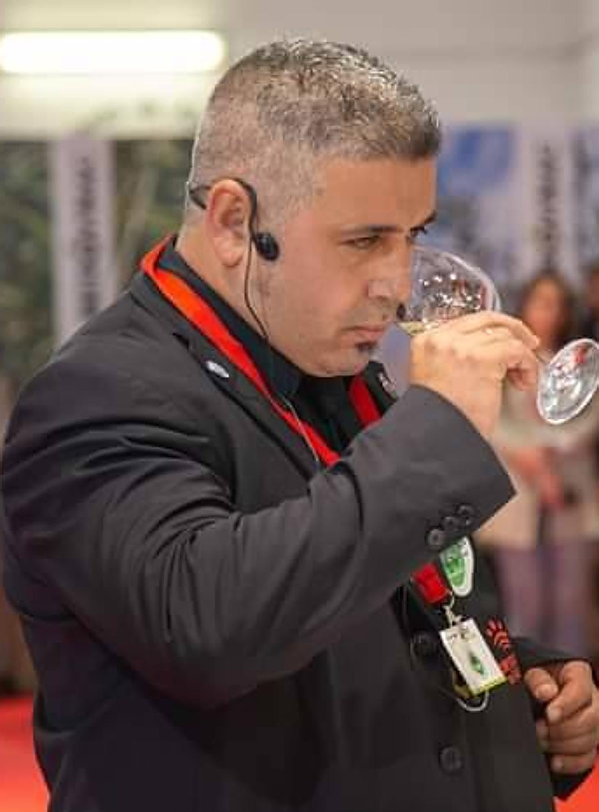 Ángel Martín en el campeonato regional de sumillería este jueves.