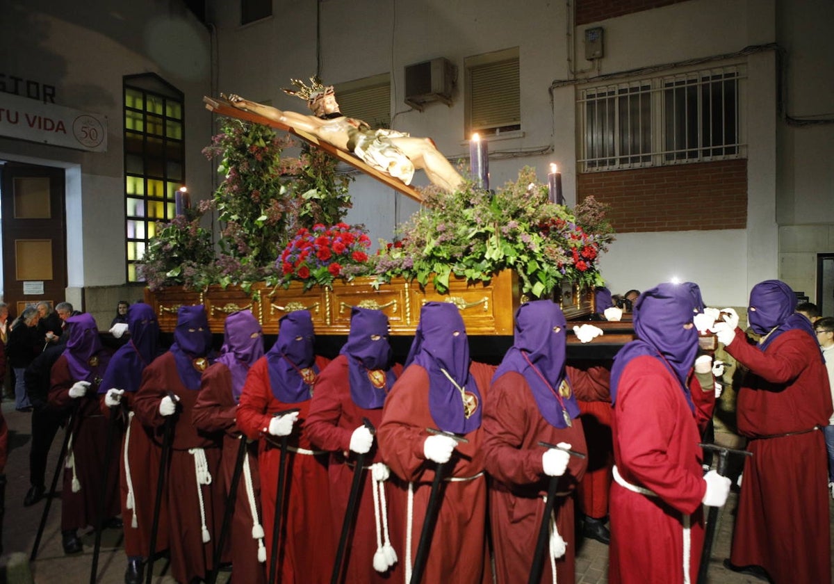 La procesión del Humilladero inaugura una semana de fervor en las calles de Cáceres