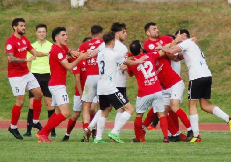 El partido acabó en una tangana que se saldó con dos expulsados.