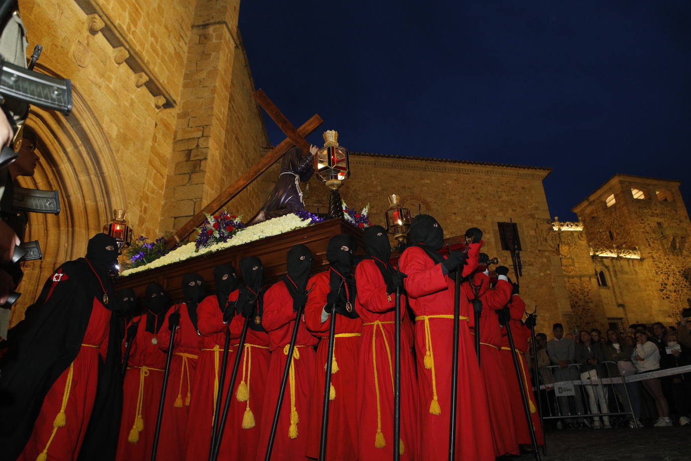 Lunes Santo en Cáceres, en imágenes