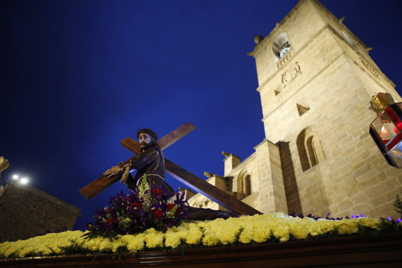 Lunes Santo en Cáceres, en imágenes