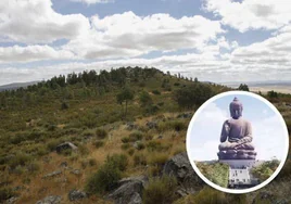 Cerro Arropé junto a una imagen de la estatua de Buda que se quiere instalar en esa zona de Cáceres.