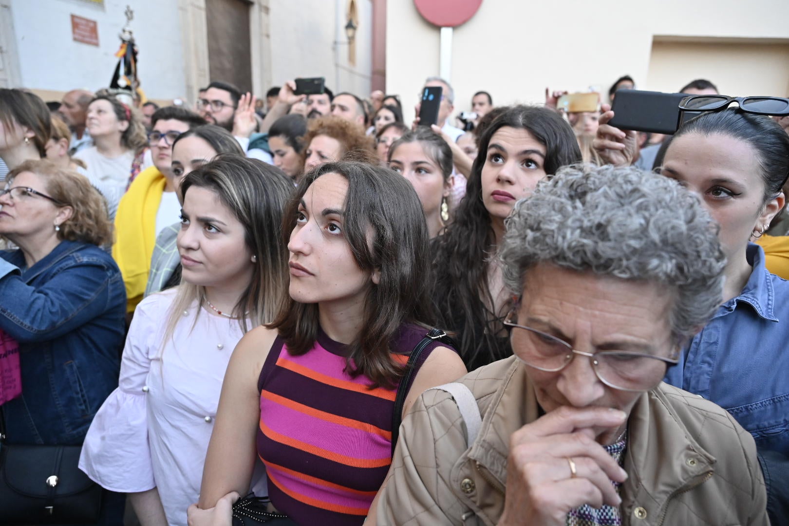 El conjunto escultórico de Castillo Lastrucci volvió a desfilar espectacular en una noche que reunió en la calle a la hermandad de San Andrés y a la de Santo Domingo