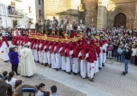 60 costaleros cargarán los 1.400 kilos del paso de la Sagrada Cena.