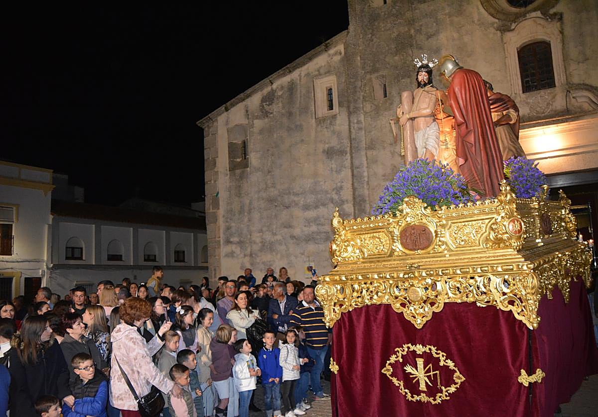 Frexnenses y visitantes contemplan los primeros pasos de Jesús Atado a la Columna