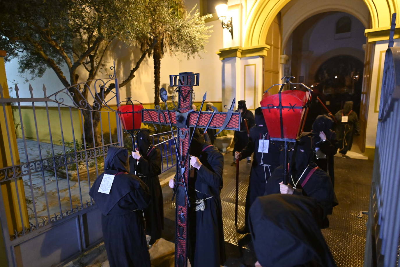 La procesión del Cristo de la Paz de Badajoz, en imágenes