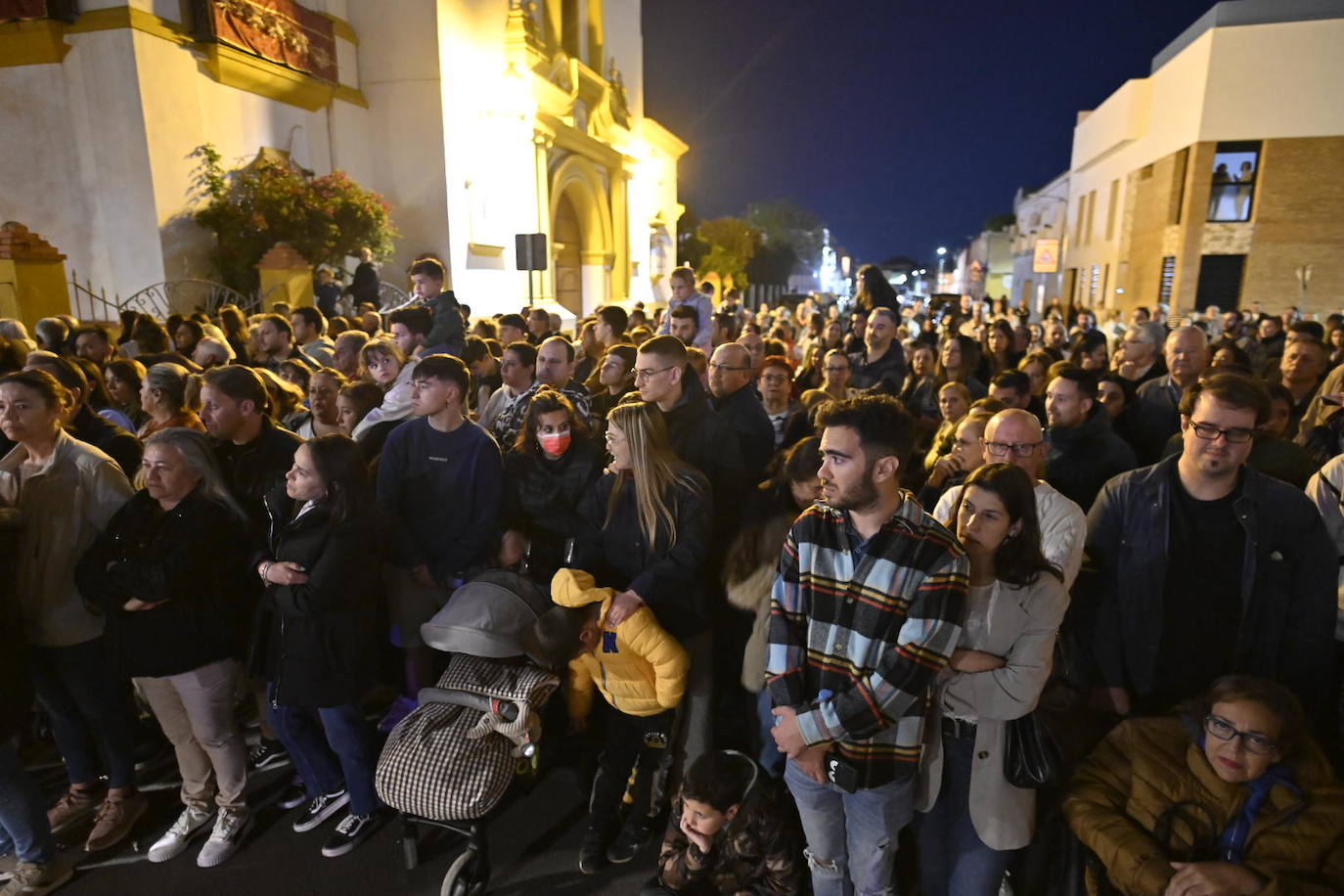 La procesión del Cristo de la Paz de Badajoz, en imágenes