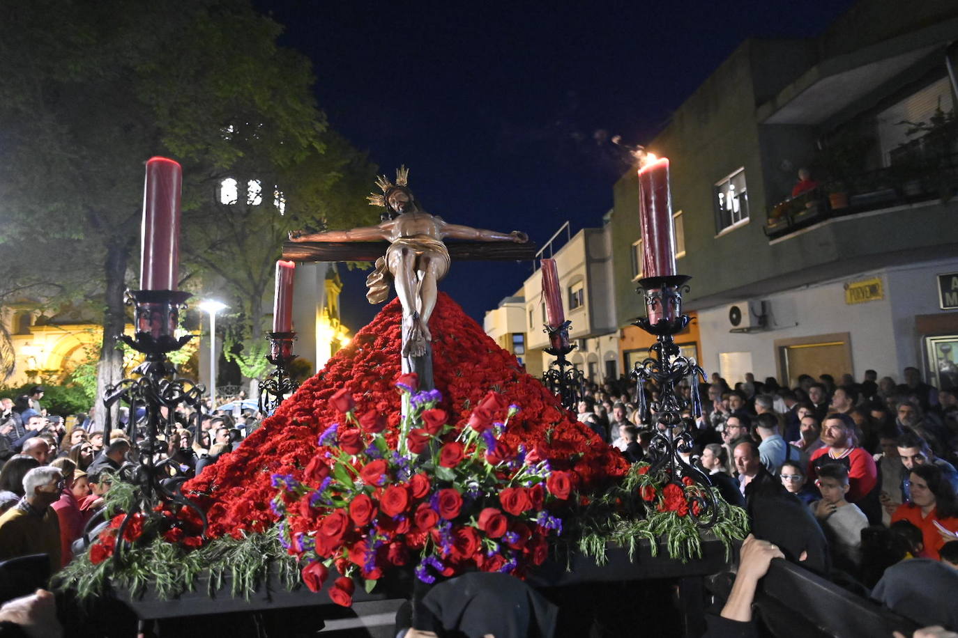 La procesión del Cristo de la Paz de Badajoz, en imágenes