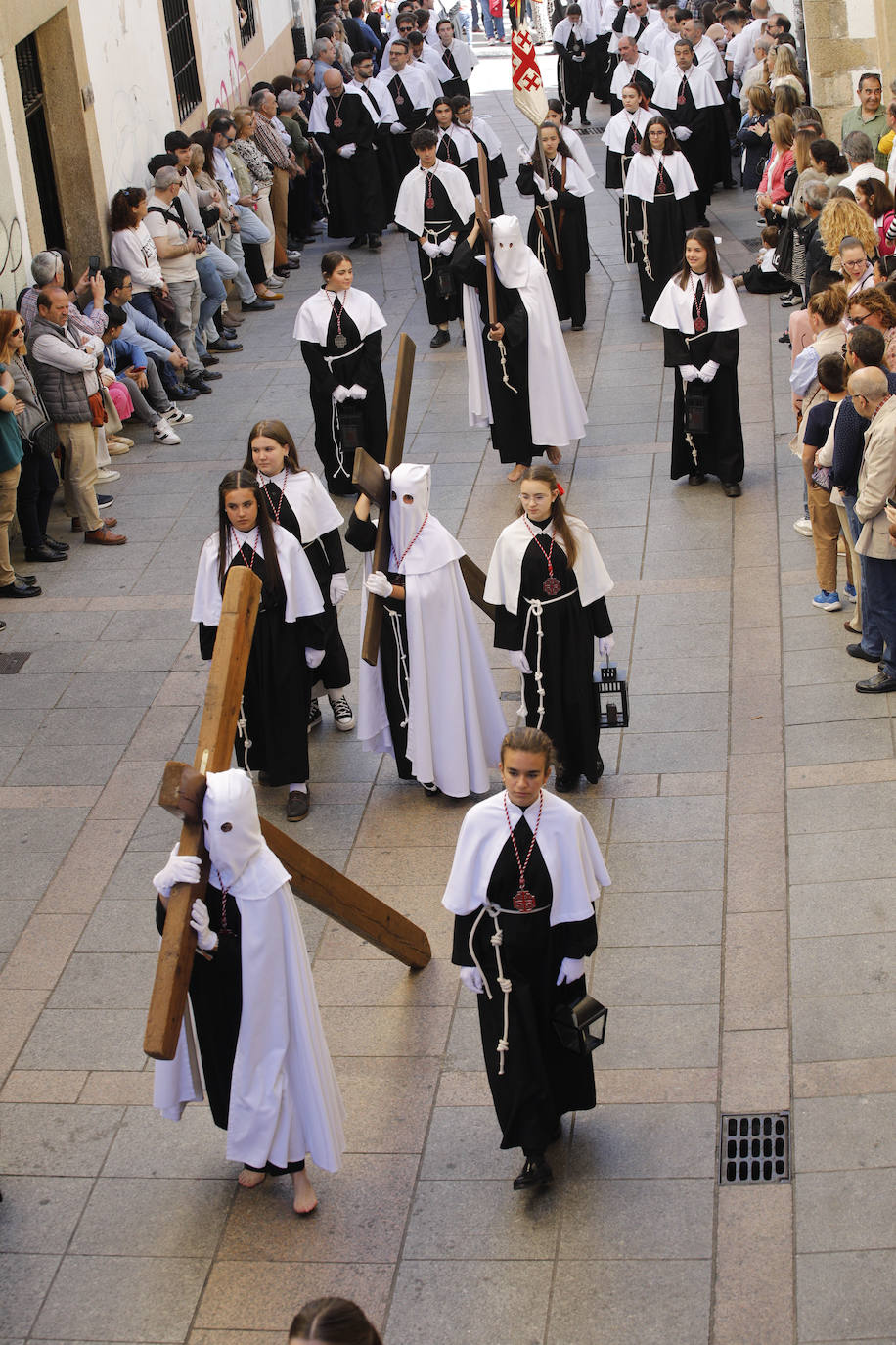 Franciscana Cofradía Penitencial del Vía Crucis y del Santísimo Cristo del Calvario (Estudiantes) con su único paso, el Santísimo Cristo del Calvario.