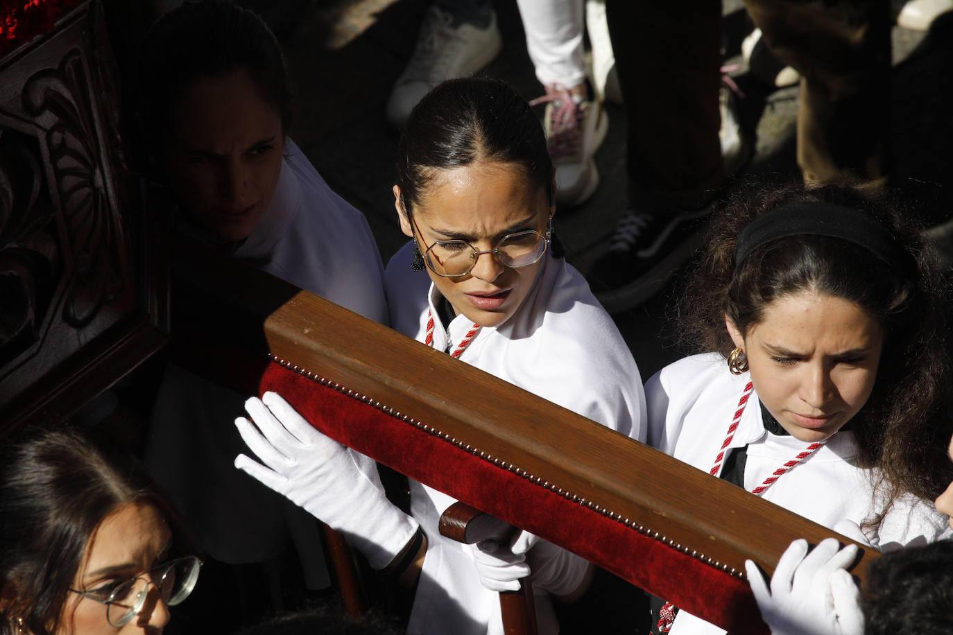 Franciscana Cofradía Penitencial del Vía Crucis y del Santísimo Cristo del Calvario (Estudiantes) con su único paso, el Santísimo Cristo del Calvario.