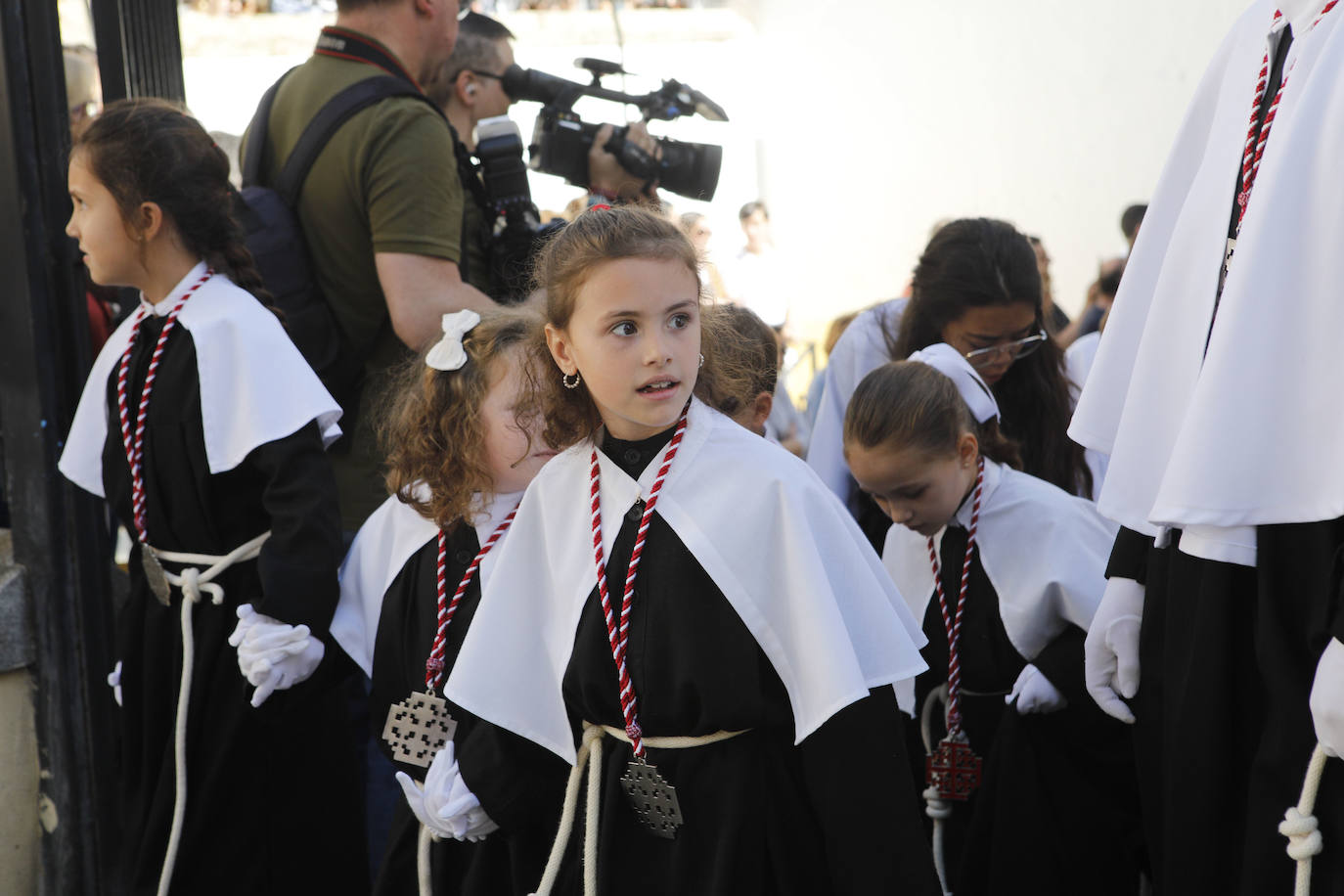 Franciscana Cofradía Penitencial del Vía Crucis y del Santísimo Cristo del Calvario (Estudiantes) con su único paso, el Santísimo Cristo del Calvario.