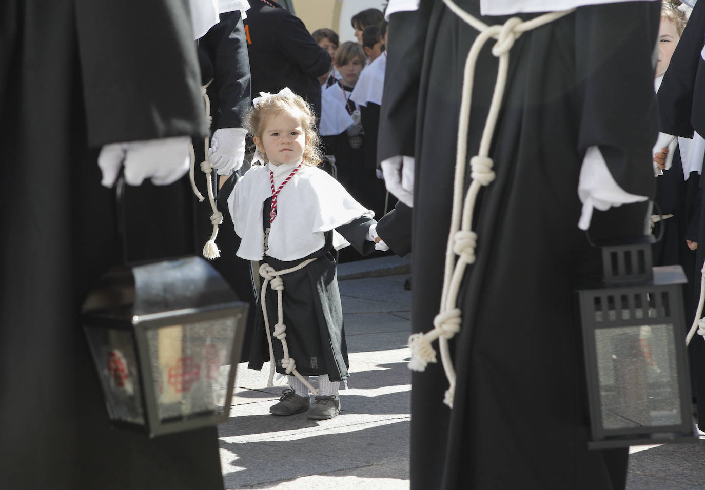 Franciscana Cofradía Penitencial del Vía Crucis y del Santísimo Cristo del Calvario (Estudiantes) con su único paso, el Santísimo Cristo del Calvario.