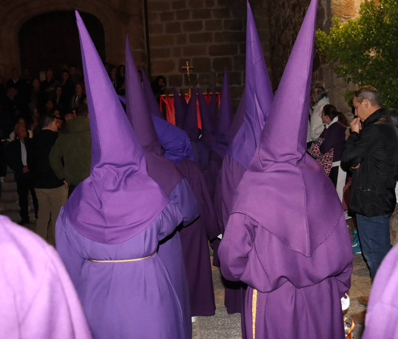 Valverde de la Vera vive su día más importante del año con los &#039;empalaos&#039;