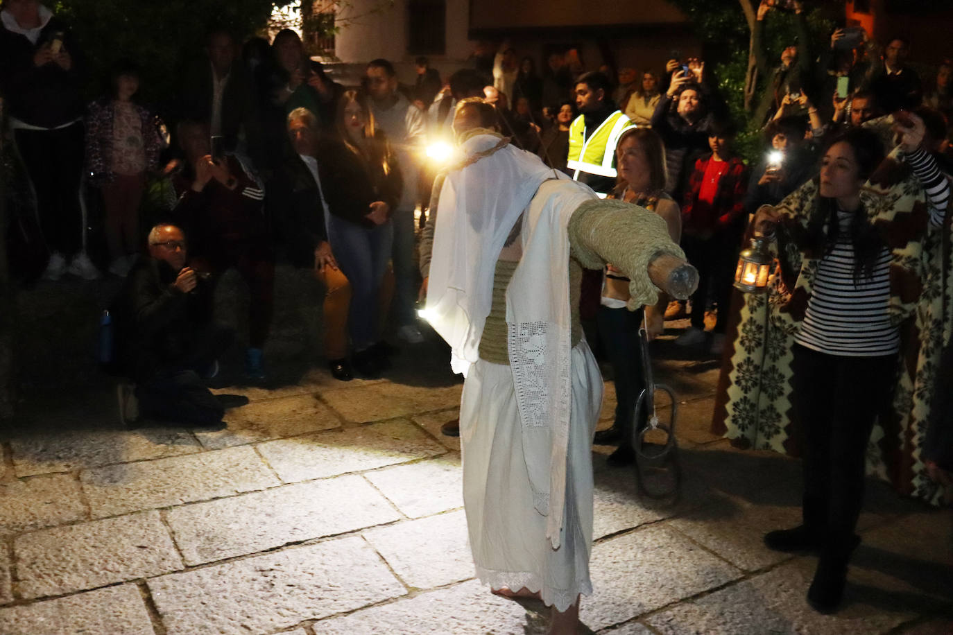 Valverde de la Vera vive su día más importante del año con los &#039;empalaos&#039;