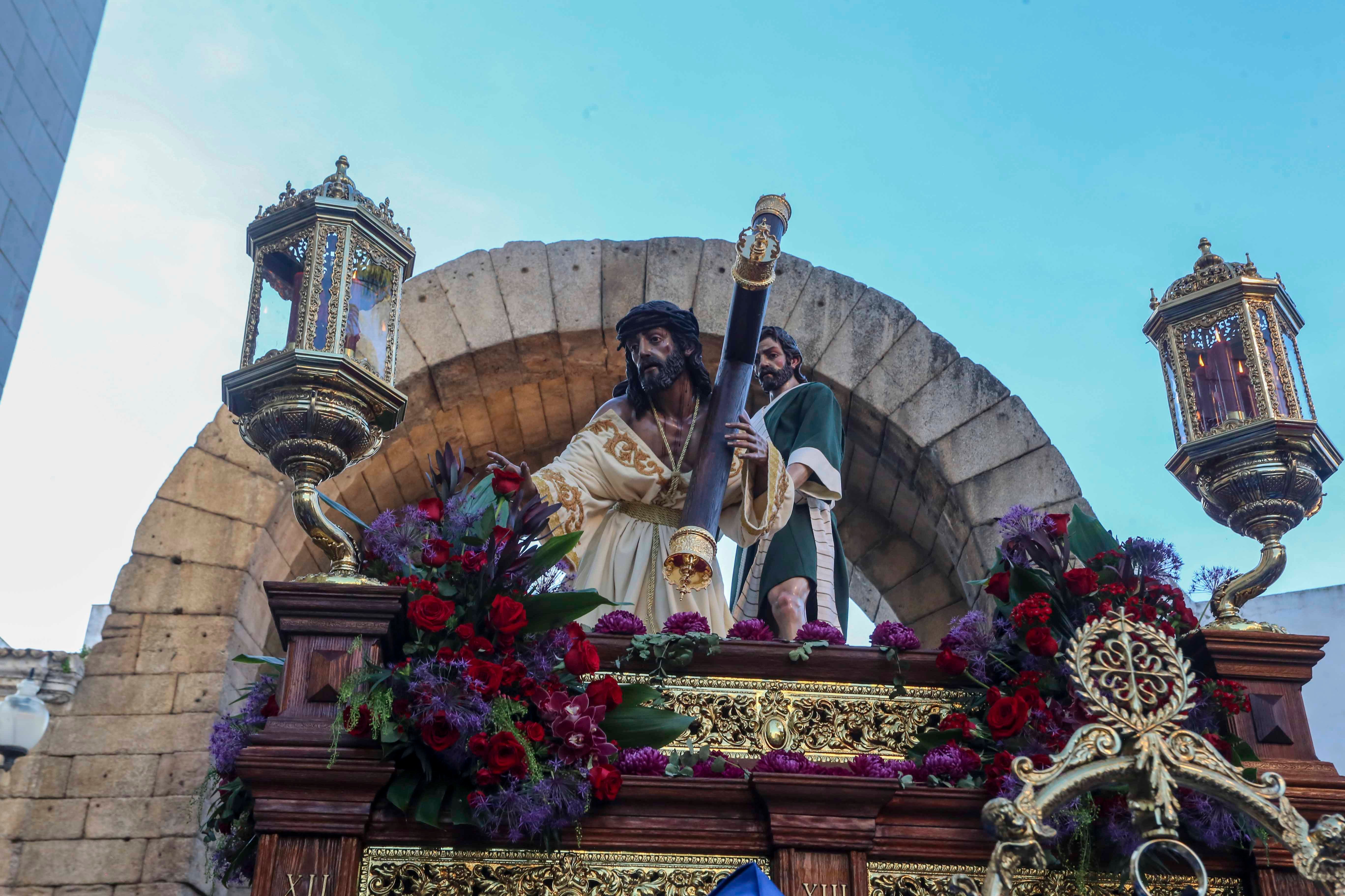 Calor y mucho público en un extraordinario Viernes Santo de Mérida