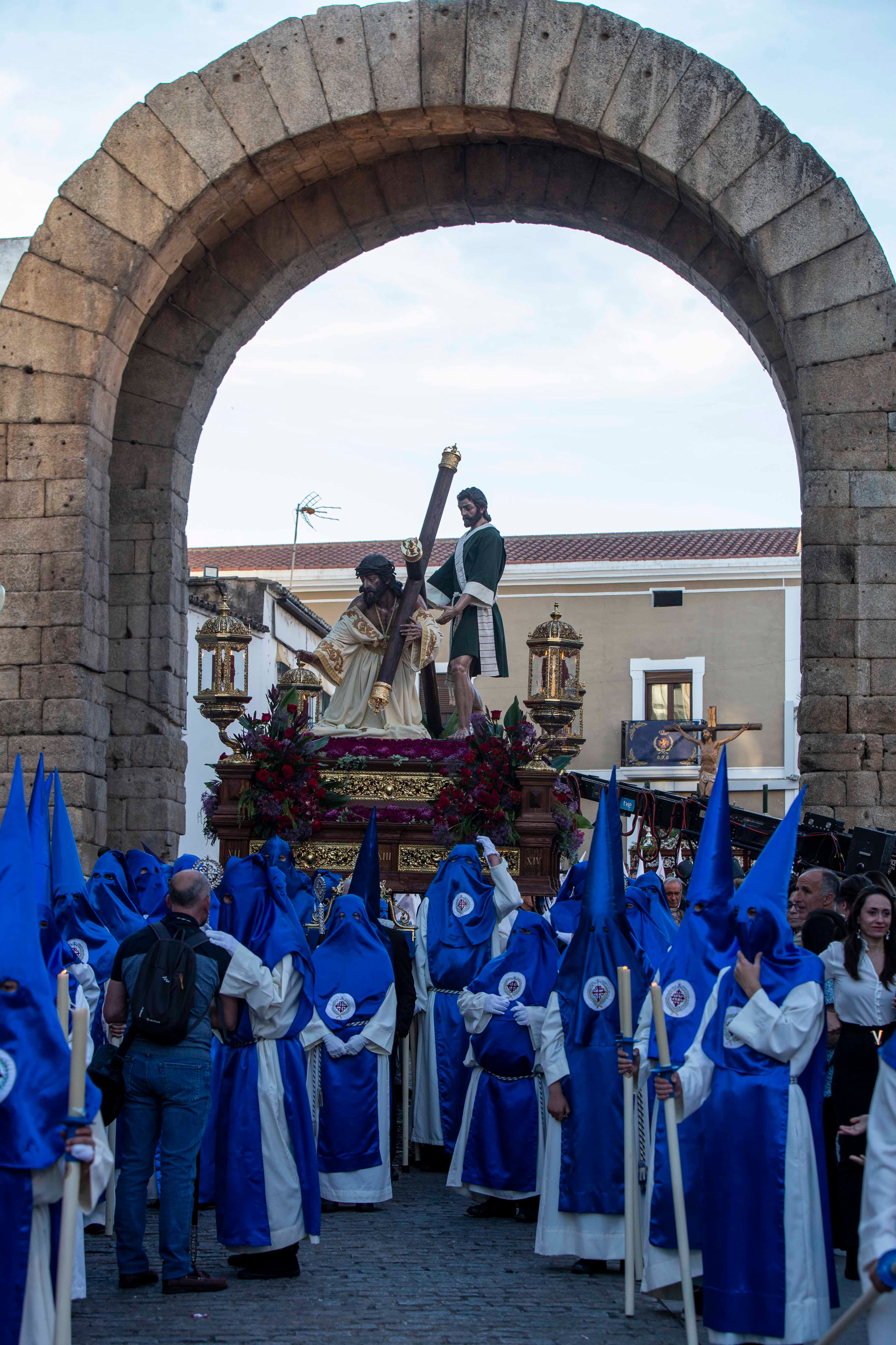 Calor y mucho público en un extraordinario Viernes Santo de Mérida