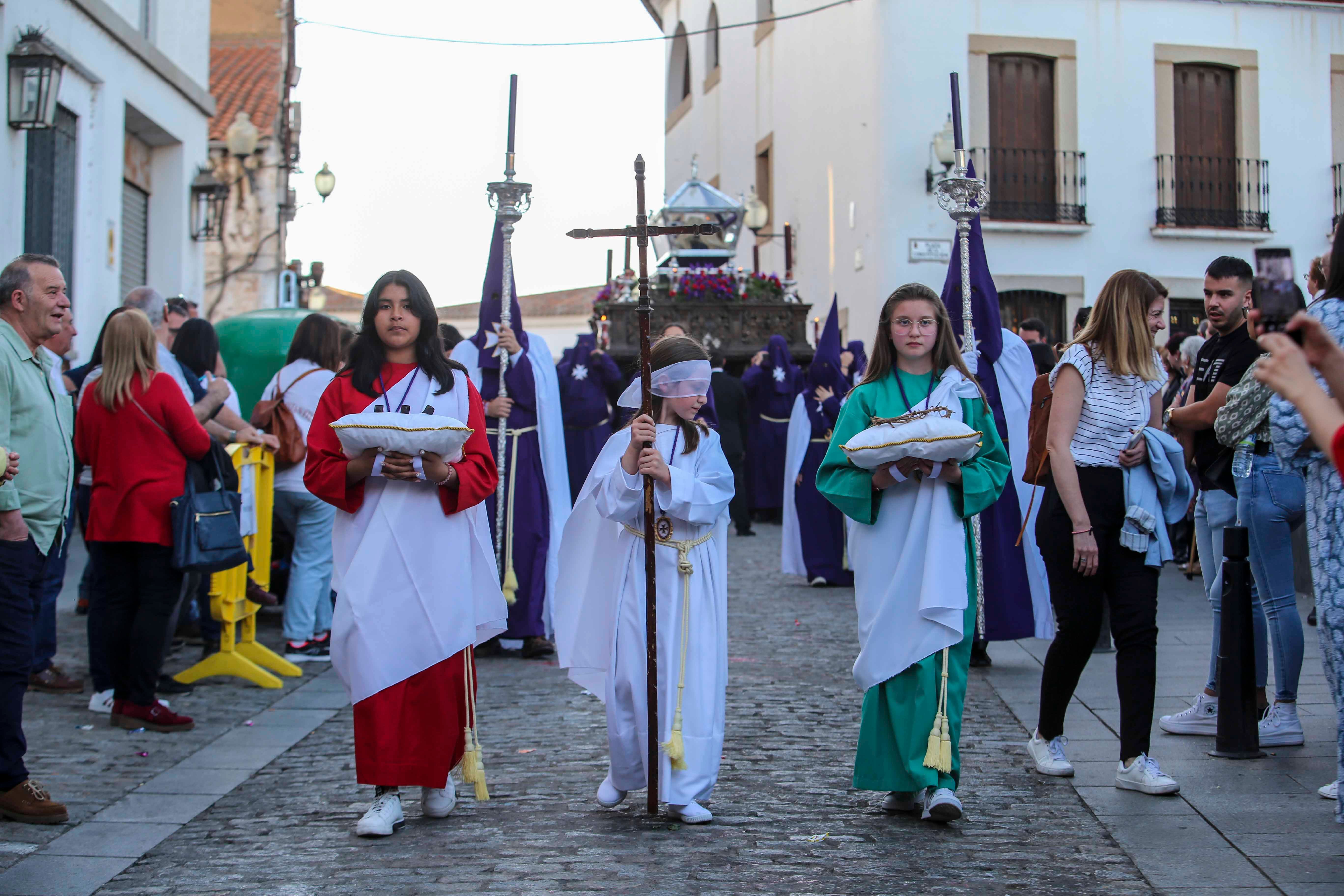 Calor y mucho público en un extraordinario Viernes Santo de Mérida