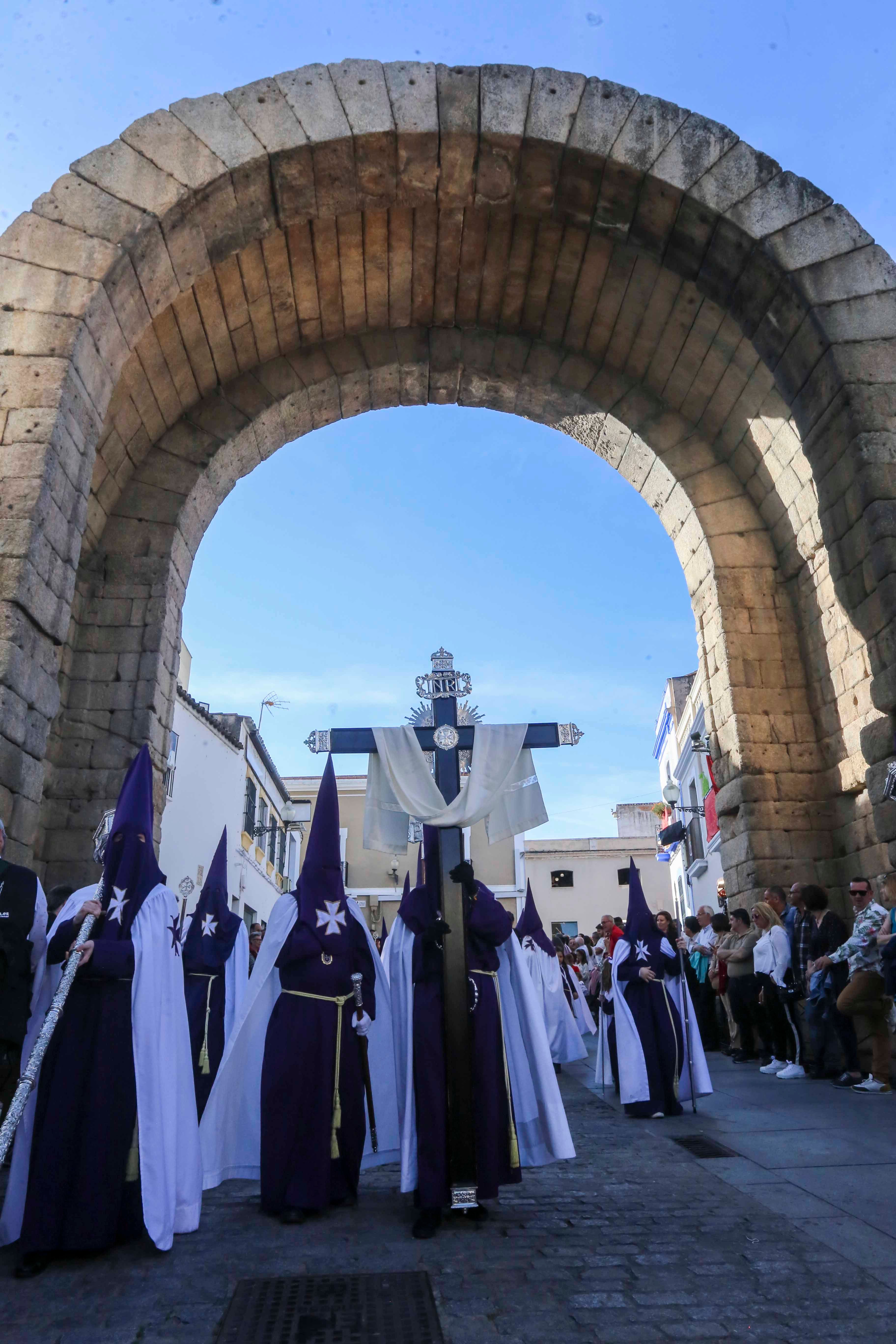 Calor y mucho público en un extraordinario Viernes Santo de Mérida