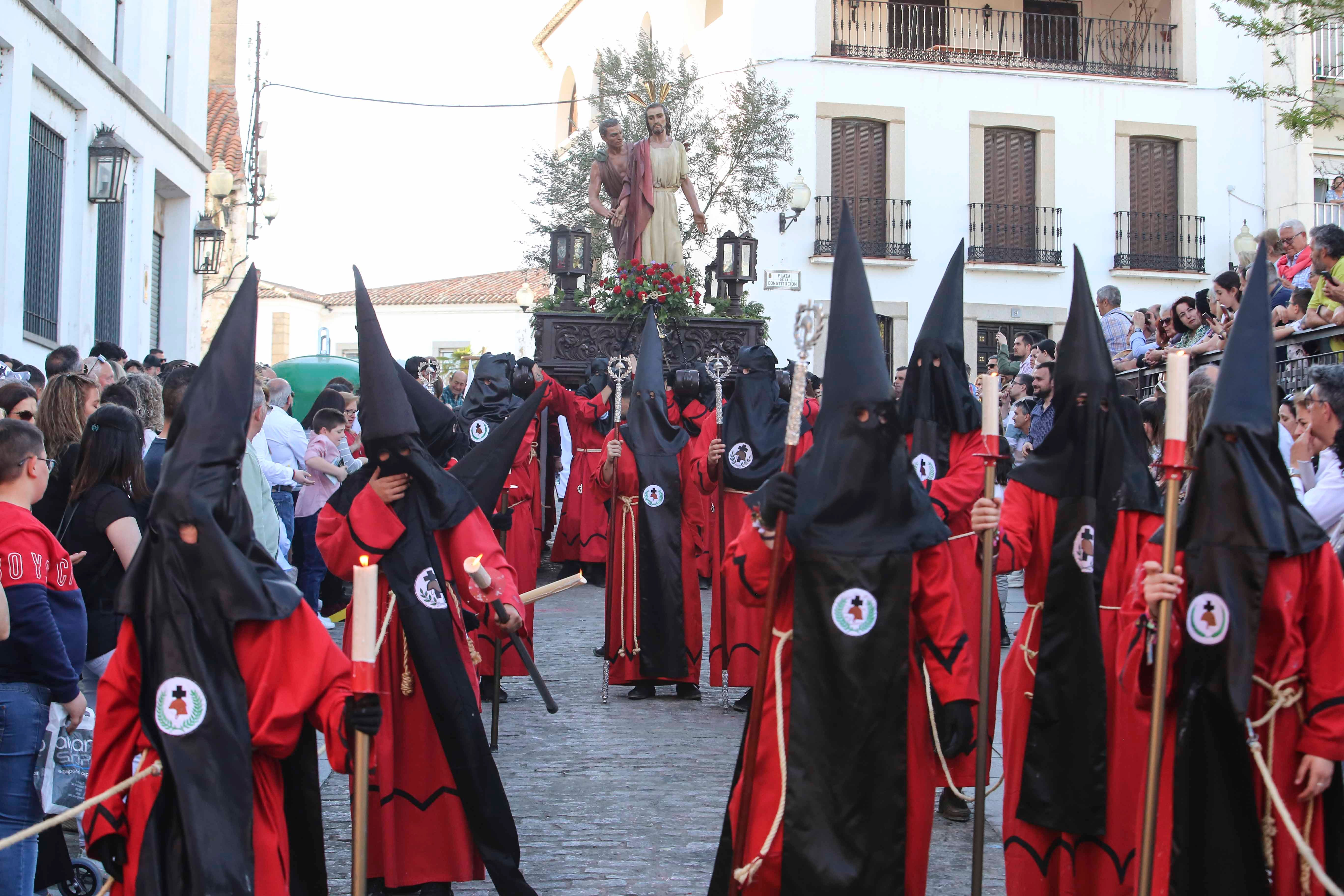 Calor y mucho público en un extraordinario Viernes Santo de Mérida