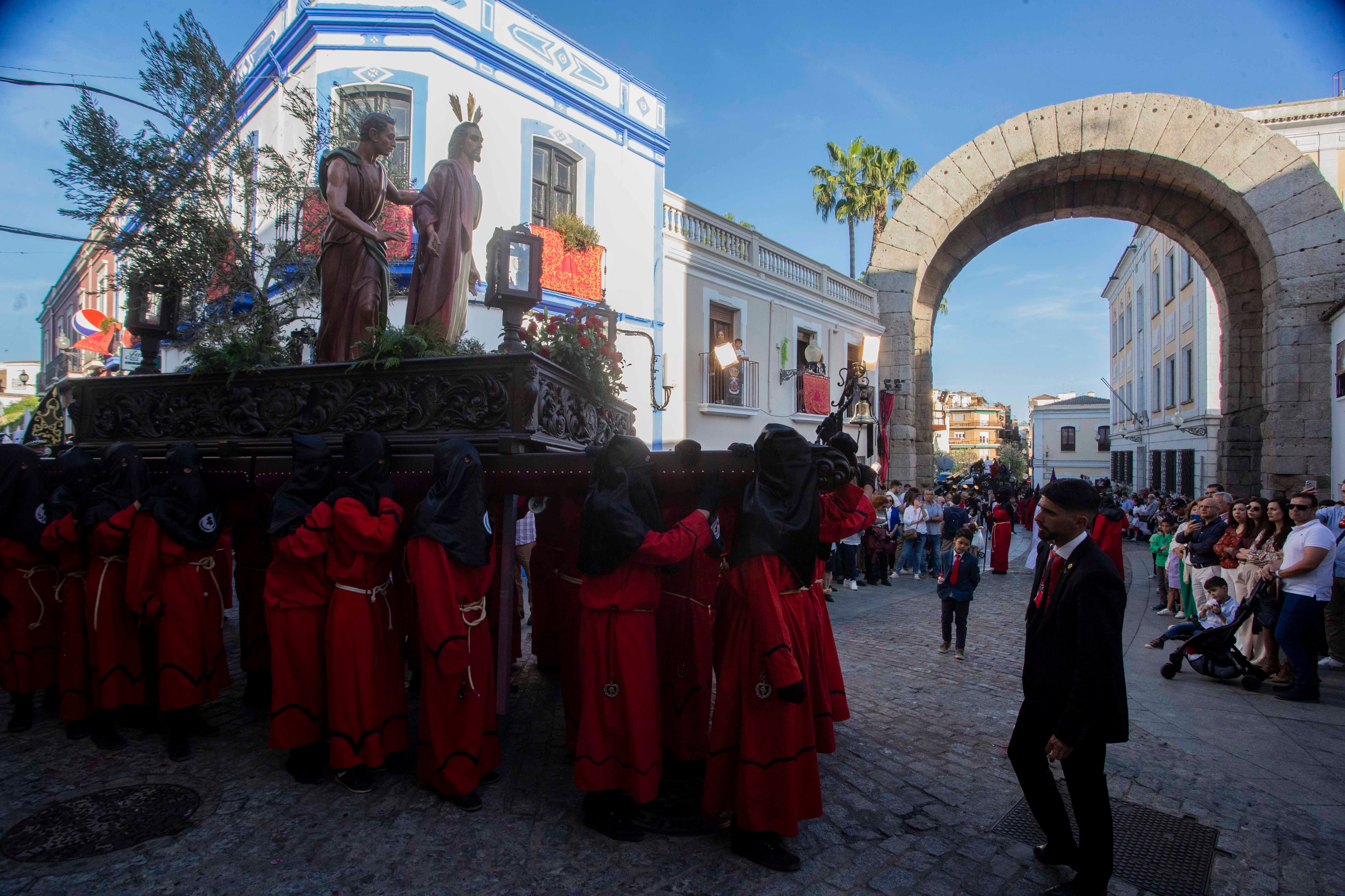 Calor y mucho público en un extraordinario Viernes Santo de Mérida