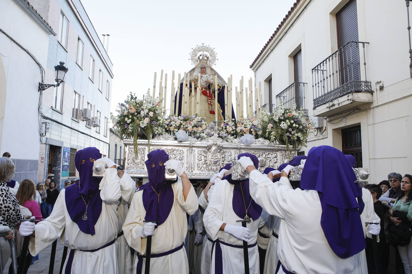 Cristo del Amor y Señora de la Caridad Cofradía: Hermandad Penitencial del Santísimo Cristo del Amor, Señor de las Penas y Nuestra Señora de la Caridad.