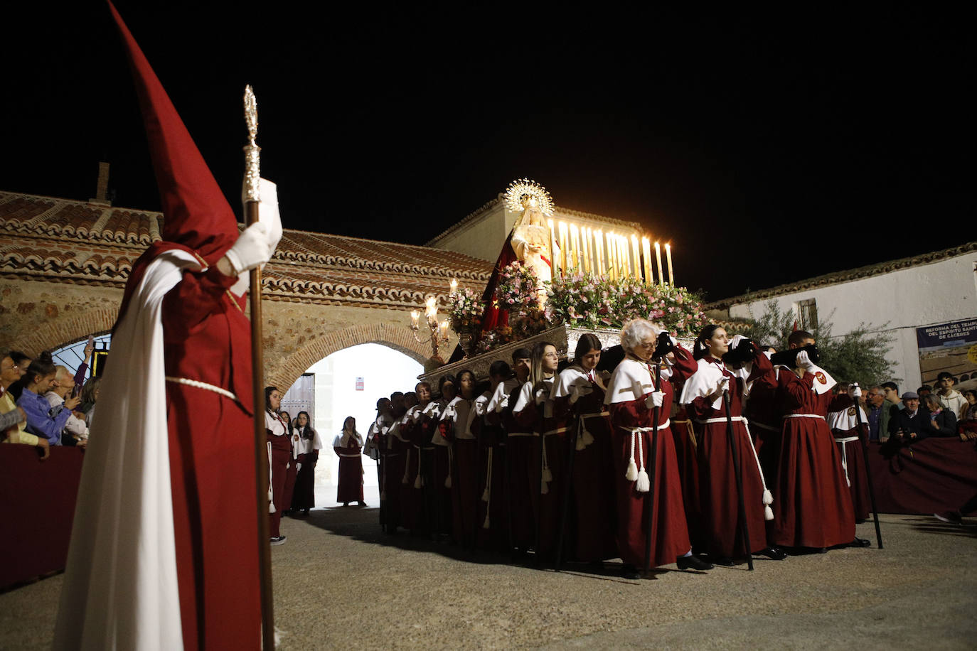 Cofradía: Pontificia y Real Cofradía del Espíritu Santo, Santísimo Cristo del Humilladero y Nuestra Señora de la Encarnación. Pasos: Señor de la Columna Santísimo Cristo del Humilladero Nuestra Señora de la Encarnación