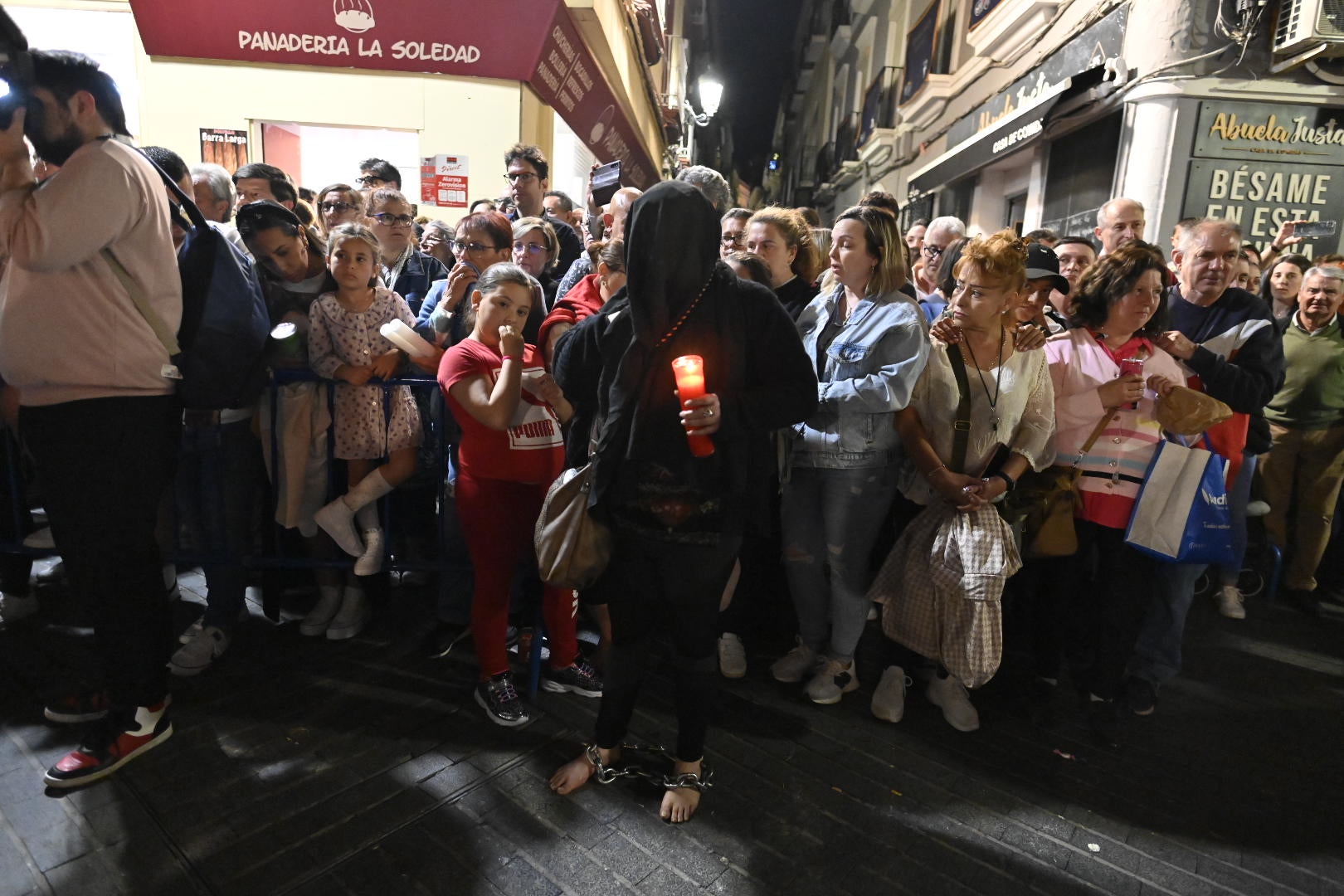 La procesión del Rosario pone el broche al Viernes Santo de Badajoz