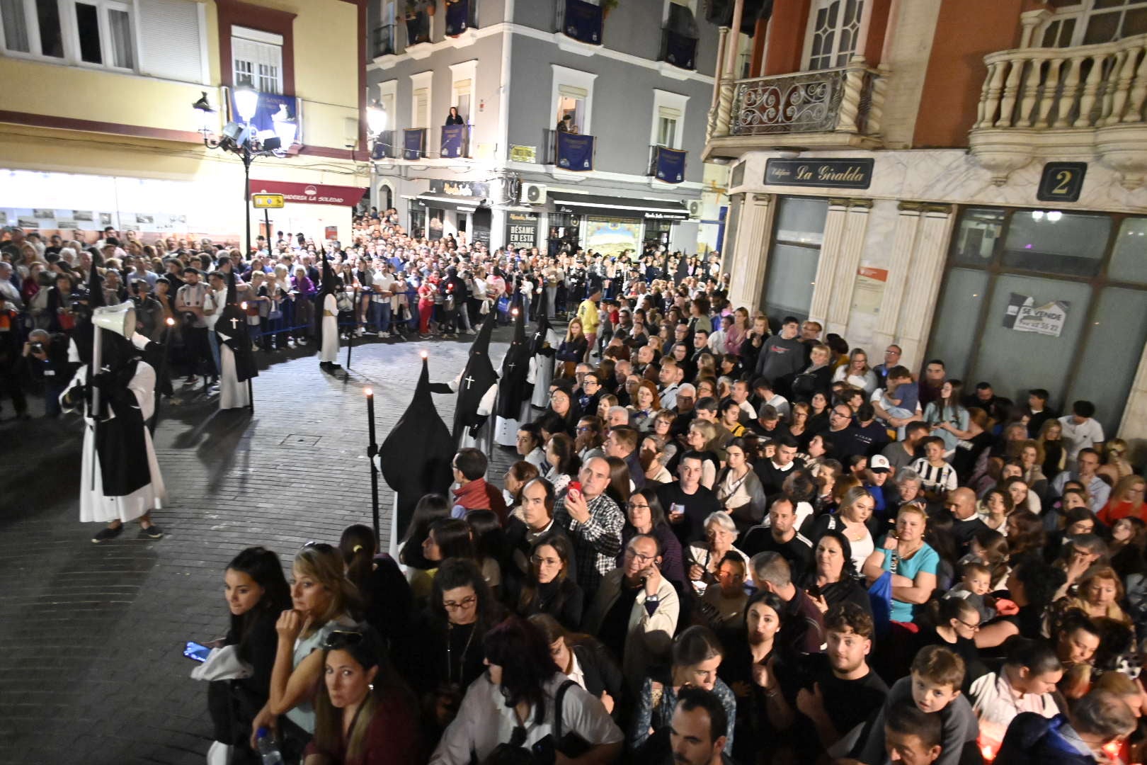 La procesión del Rosario pone el broche al Viernes Santo de Badajoz
