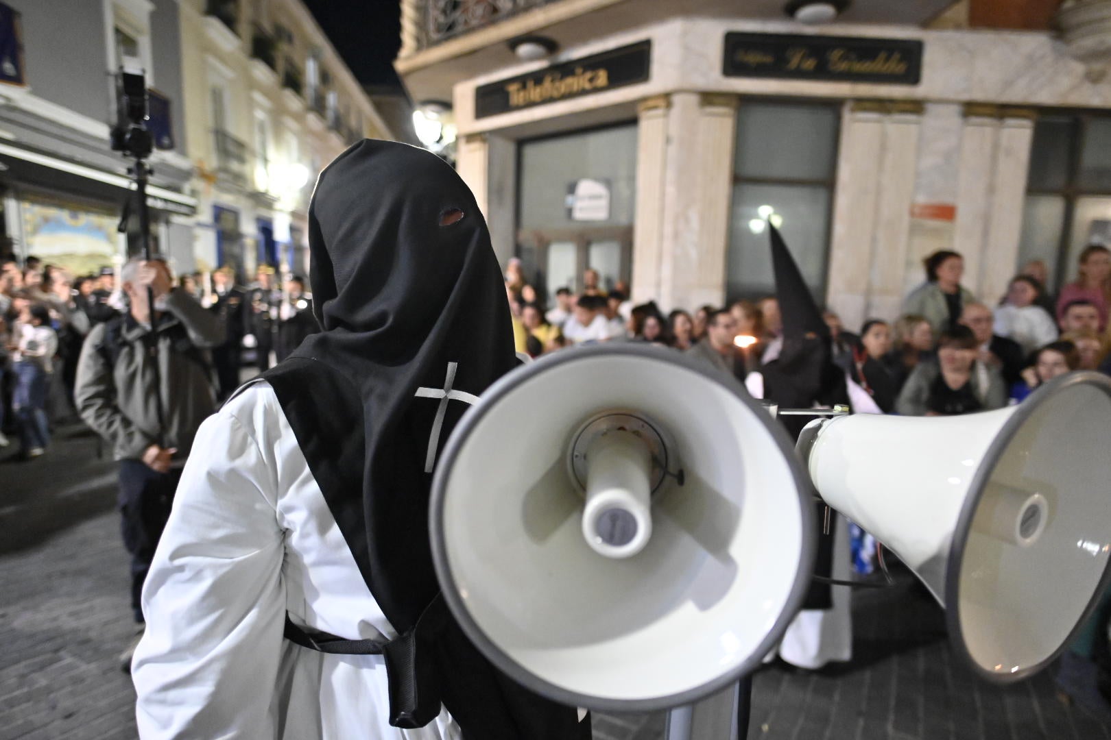 La procesión del Rosario pone el broche al Viernes Santo de Badajoz