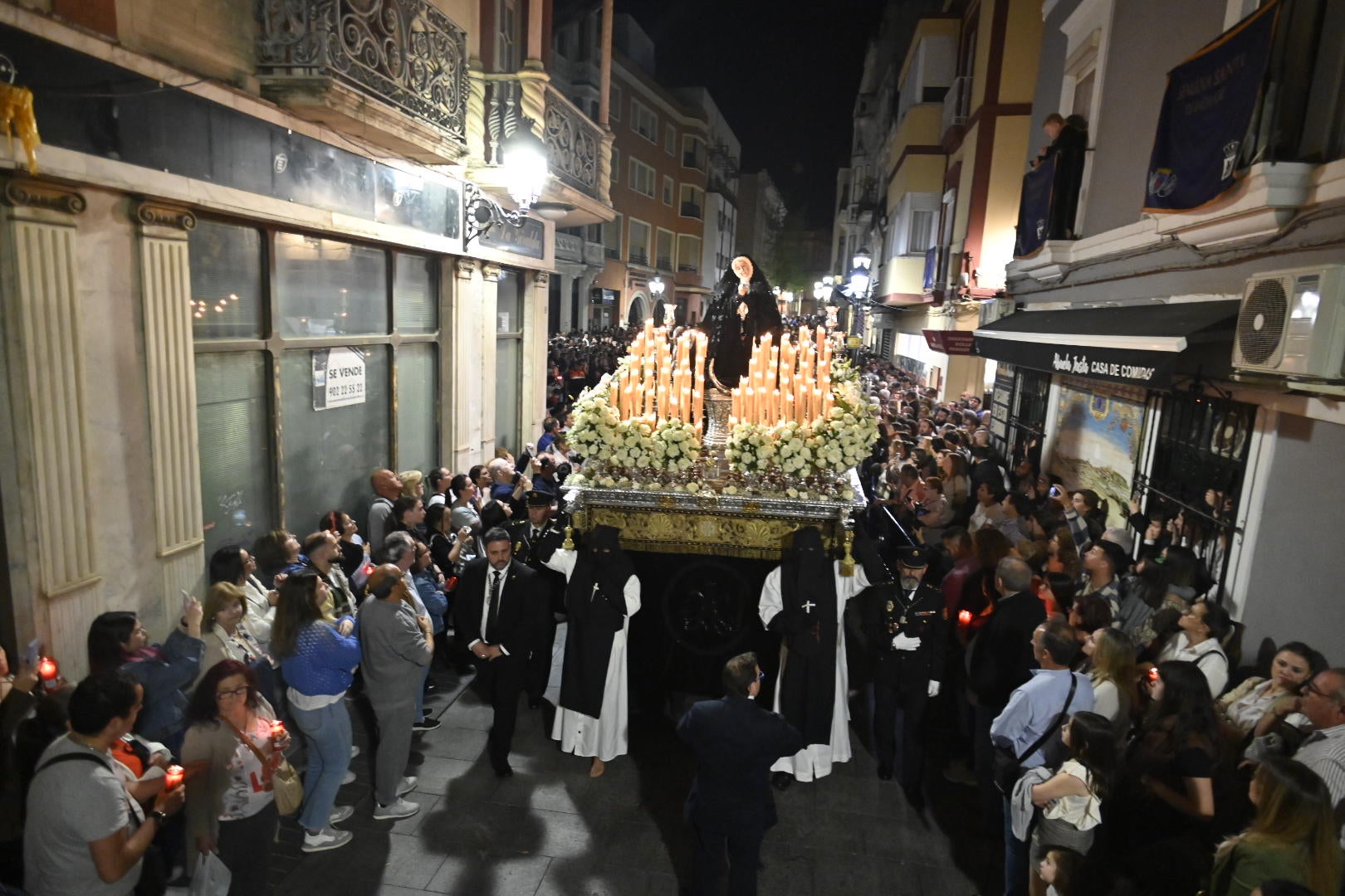 La procesión del Rosario pone el broche al Viernes Santo de Badajoz