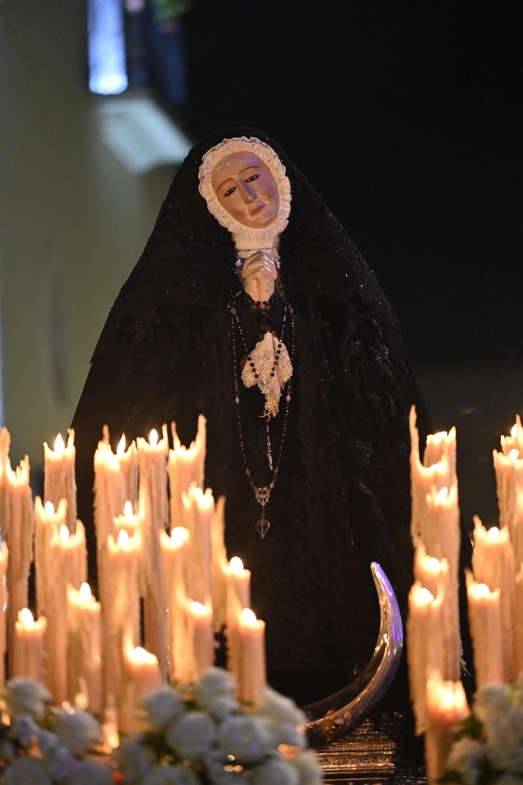 La procesión del Rosario pone el broche al Viernes Santo de Badajoz