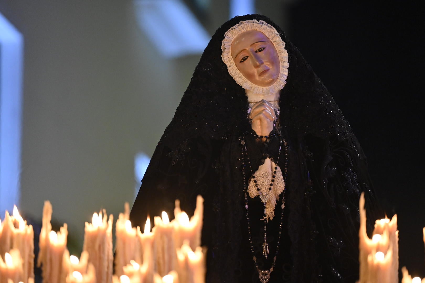 La procesión del Rosario pone el broche al Viernes Santo de Badajoz