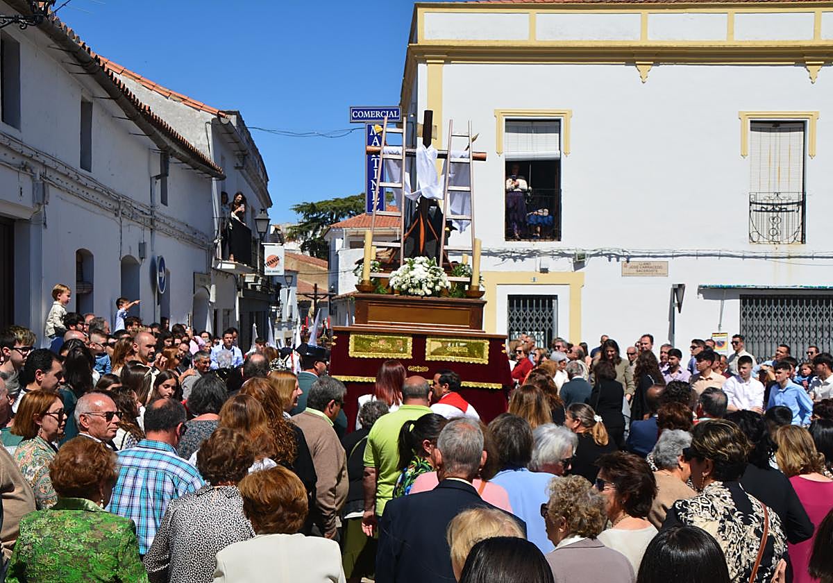 Muchos fieles acompañaban la salida del Cristo del Perdón y la Virgen de las Angustias
