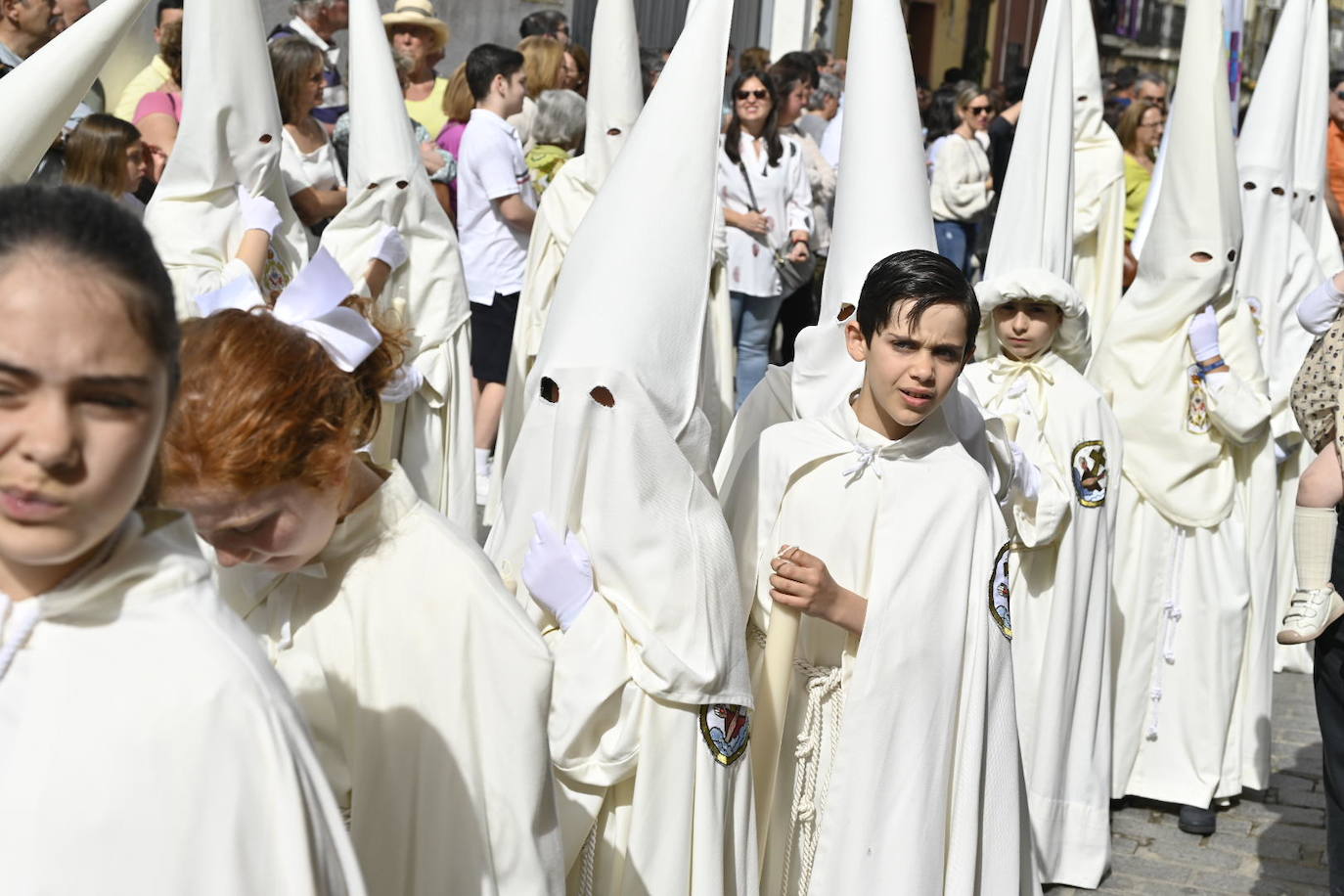 Domingo de Resurrección en Badajoz. Cofradía Santísimo Cristo Resucitado, que ha sacado en procesión los pasos del Cristo Resucitado y de María Santísima de la Aurora.