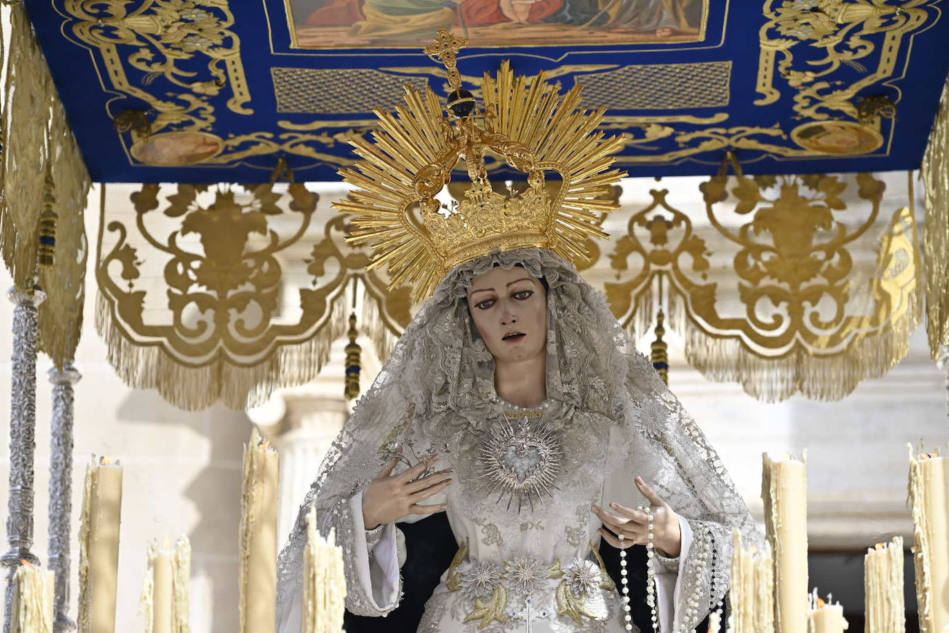 Domingo de Resurrección en Badajoz. Cofradía Santísimo Cristo Resucitado, que ha sacado en procesión los pasos del Cristo Resucitado y de María Santísima de la Aurora.