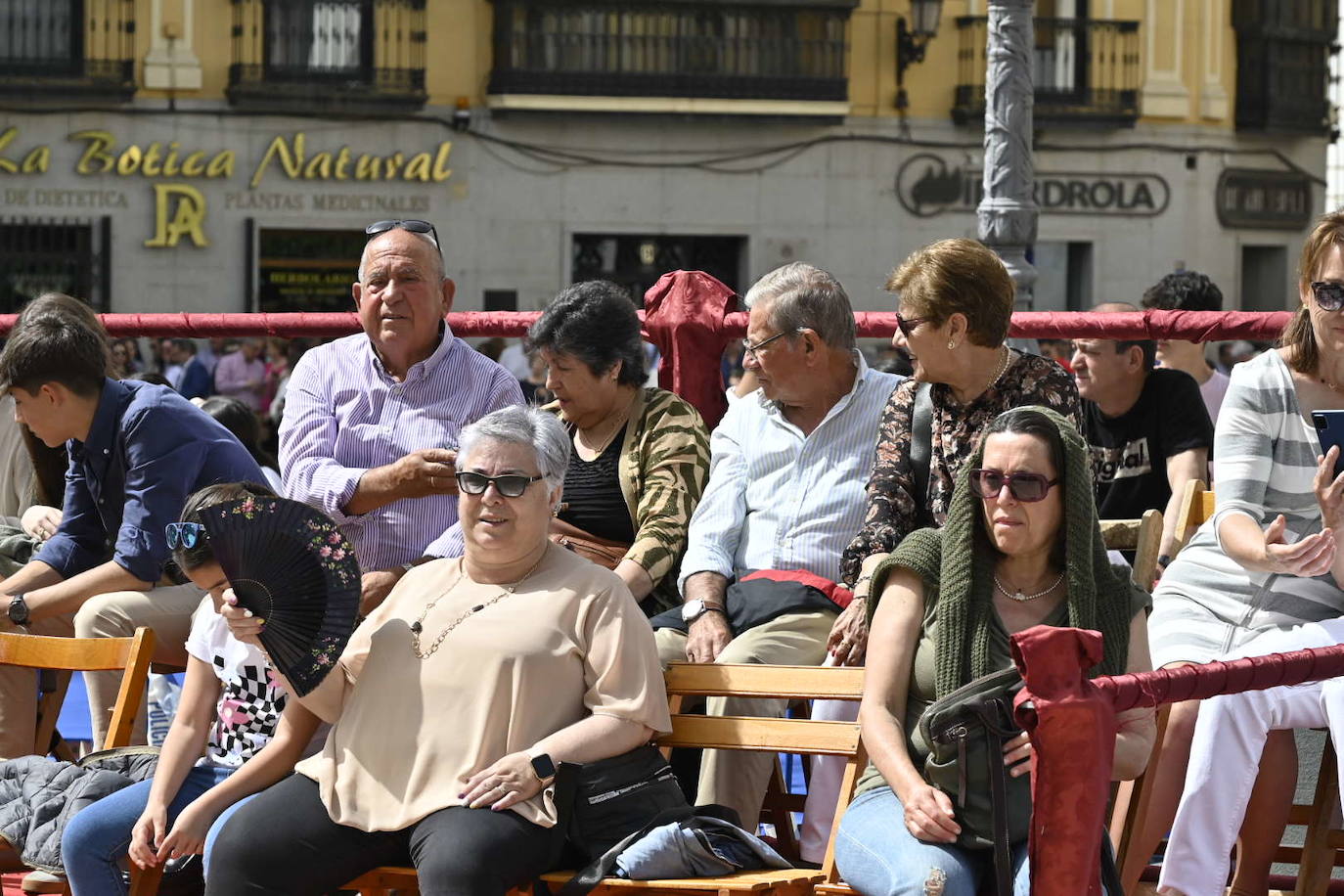 Domingo de Resurrección en Badajoz. Cofradía Santísimo Cristo Resucitado, que ha sacado en procesión los pasos del Cristo Resucitado y de María Santísima de la Aurora.