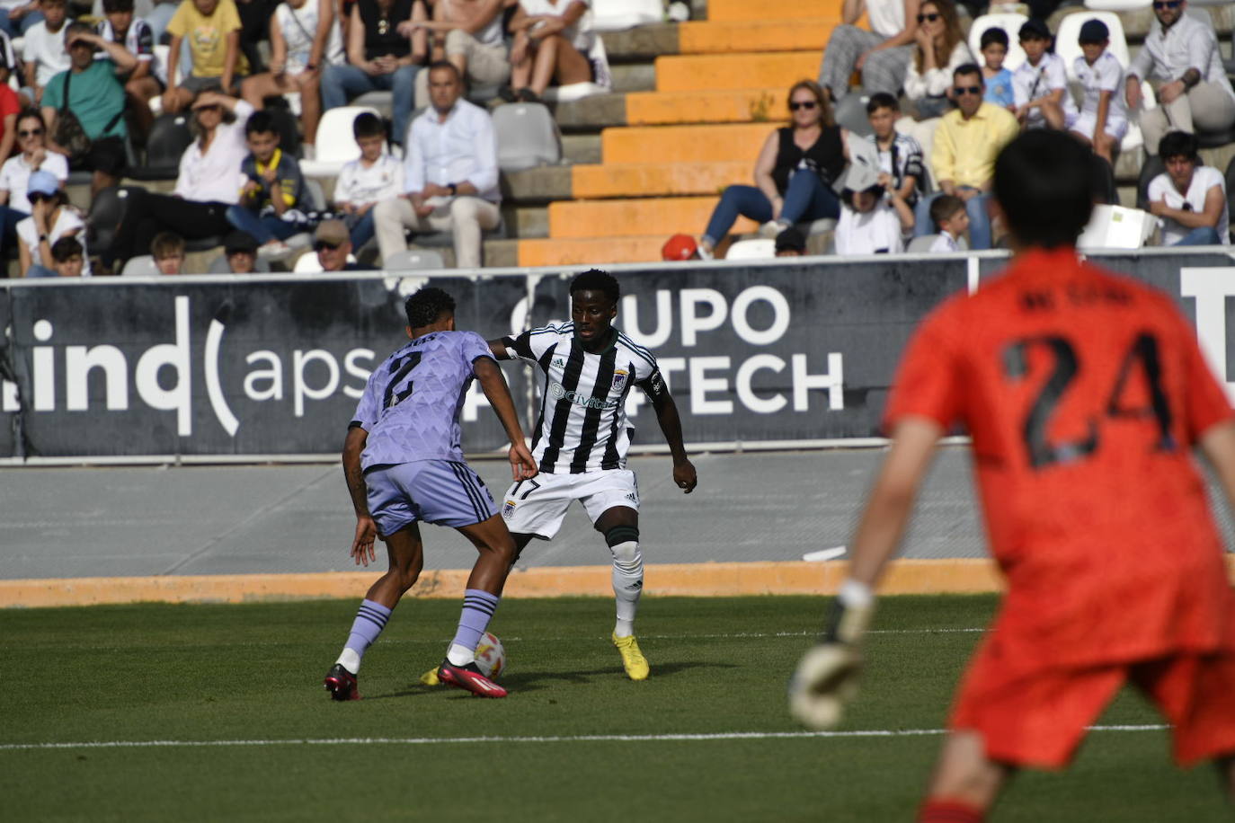 Imágenes del partido entre el CD Badajoz y el R. Madrid Castilla